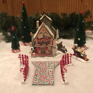 Department 56 North Pole Series Gift Set
